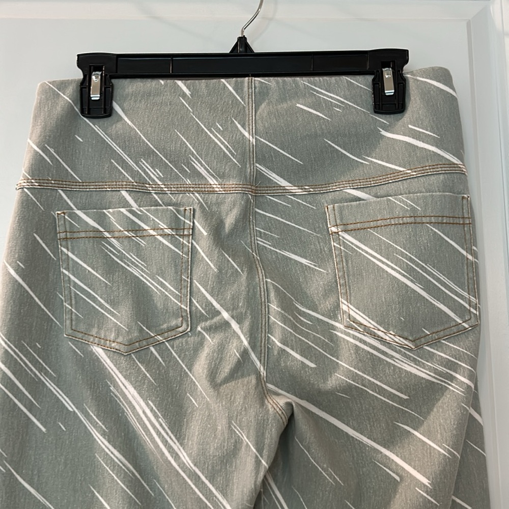 LYSSE Sage Green Patterned Ankle Pants - Picture 4 of 10